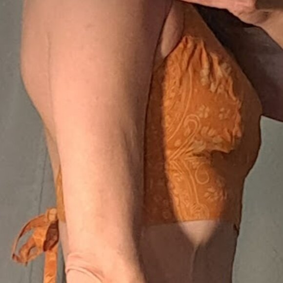 Orange with cream pattern crop top tied at neck and back Small Le Chateau - Picture 10 of 12